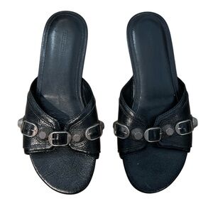 Authentic Balenciaga Cagole flat sandal in Arena lambskin 37.5